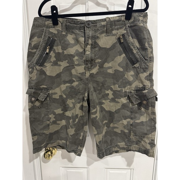 Guess Camo Cargo Shorts Men's Size 36 - Picture 1 of 6